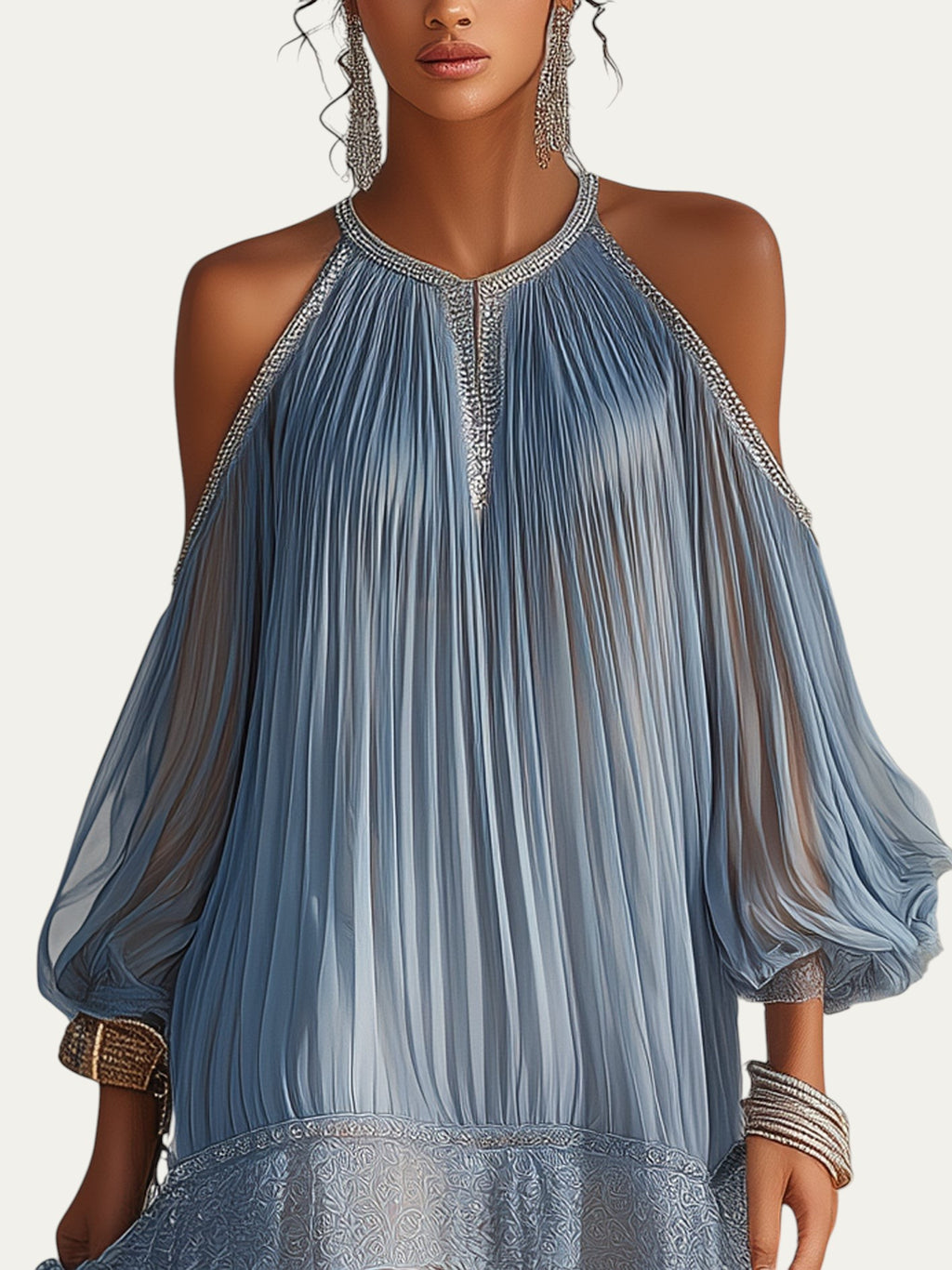 Minivestido azul fruncido con cuello halter, hombros descubiertos y bajo de encaje