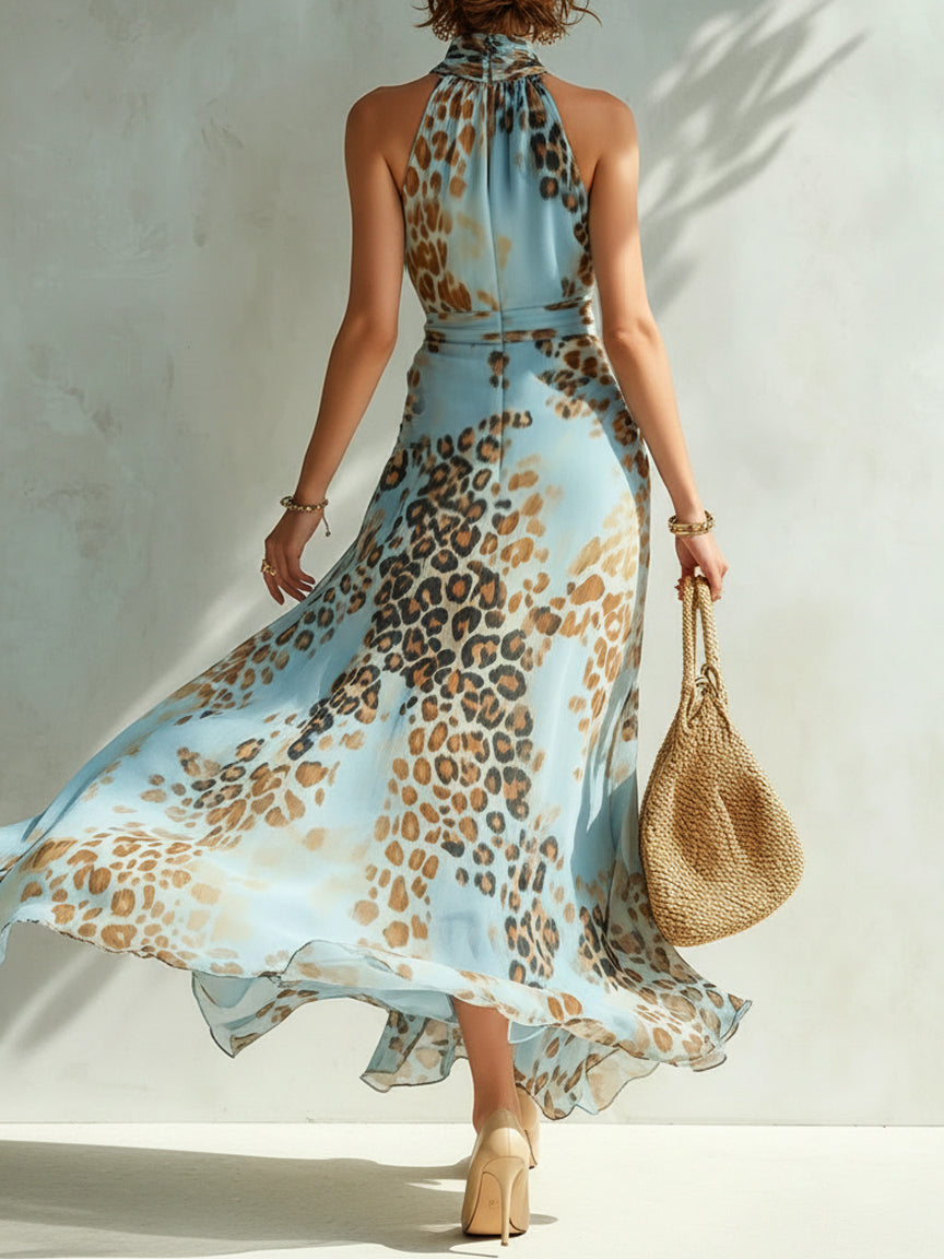 Vestido largo con cuello halter y espalda descubierta, estampado animal leopardo azul y beige