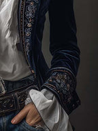 Chaqueta larga bordada vintage con puños bordados y detalle en el bajo de la manga