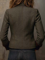 Blazer vintage oliva de espiga, vista trasera con costuras y corte entallado
