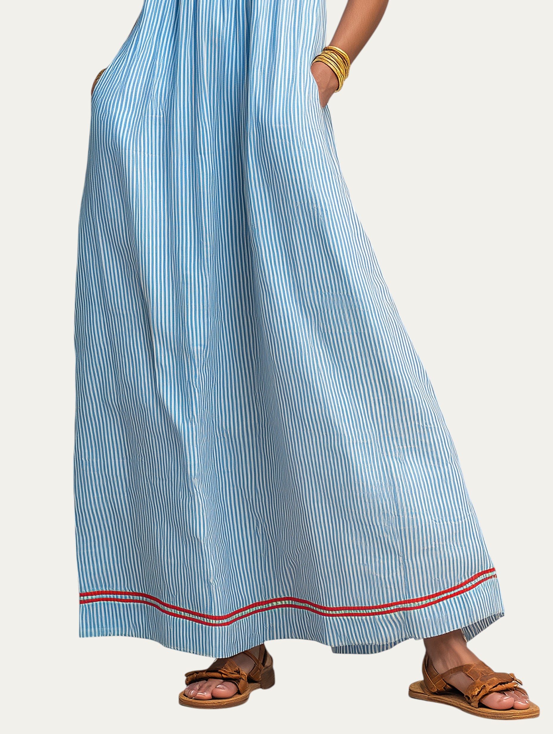 Vestido azul a rayas con dobladillo acanalado y bies roja y blanca