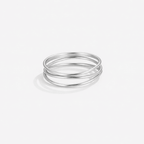 Anillo Loop plateado de triple aro, acabado liso y brillante