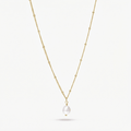 Colgante de perla barroca dorado con cadena fina y colgante redondeado