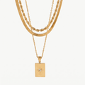 Set de collares dorados en capas, con dijes cuadrados y estrella en colgante