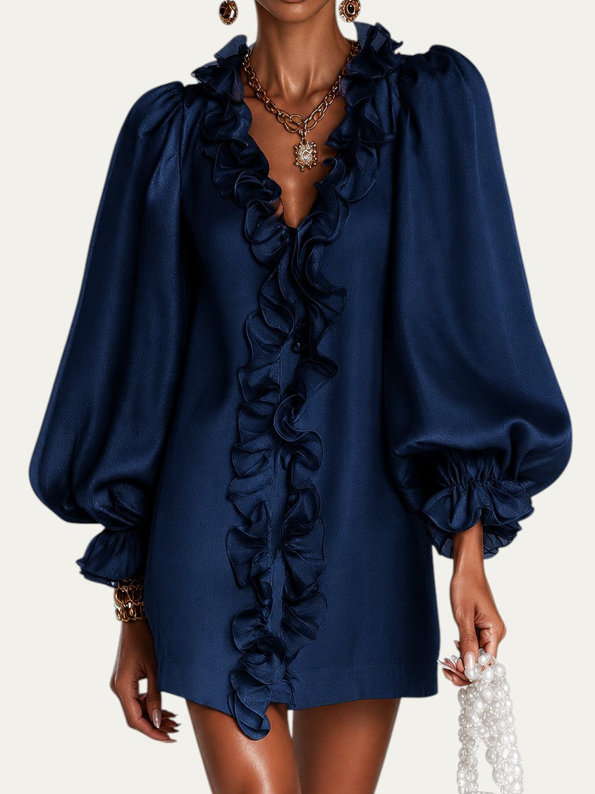 Vestido holgado azul marino con volantes fruncidos en el centro y mangas abullonadas