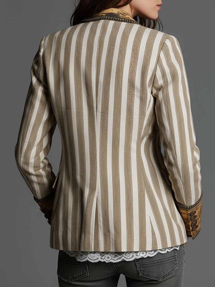 Blazer con espalda de rayas verticales cachi y crema, puños con detalle estampado