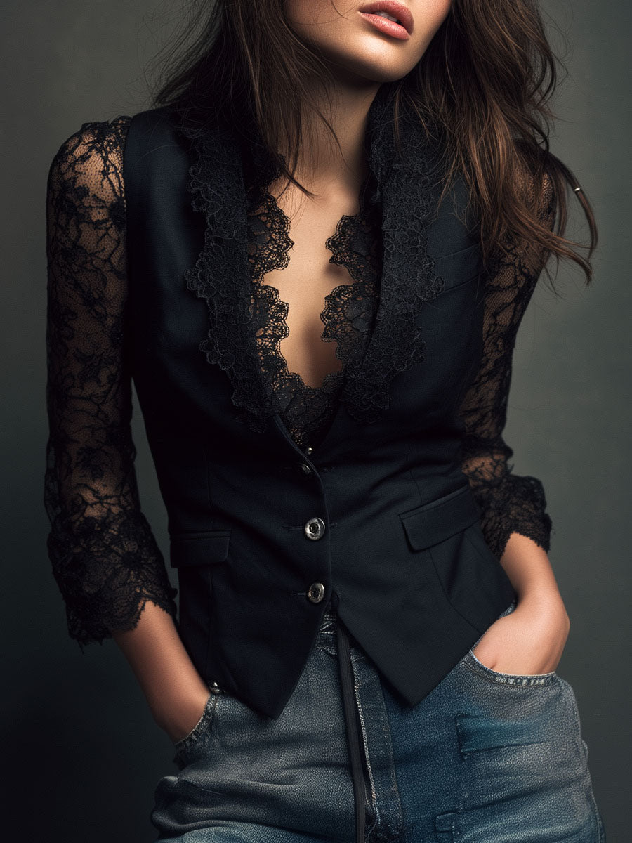Blazer de mujer negro con botones y mangas semitransparentes de encaje