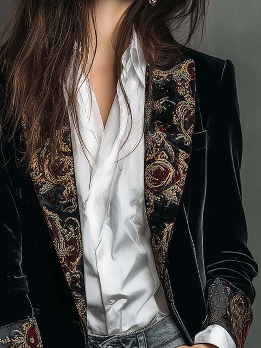 Blazer negro entallado con panel frontal de estampado barroco y puño con motivos