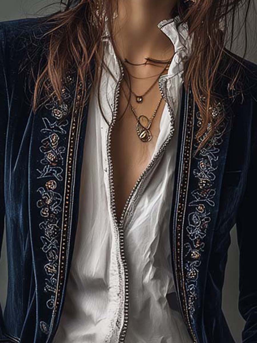 Chaqueta de terciopelo azul marino con bordado y abertura frontal con ribete