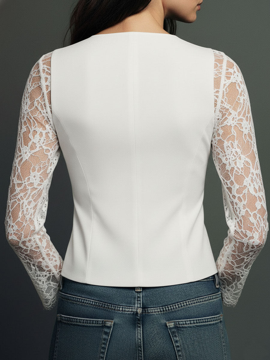 Blazer blanco con mangas semitransparentes de encaje, vista trasera.