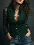 Blazer de mujer verde con botones y mangas semitransparentes de encaje