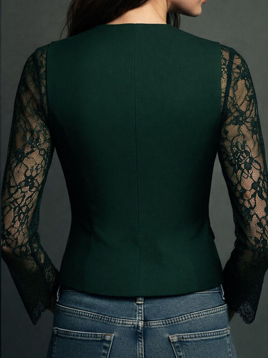 Blazer verde oscuro con mangas semitransparentes de encaje, vista trasera.