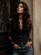 Blazer de mujer negro con botones, dobladillo tipo chal y mangas de encaje