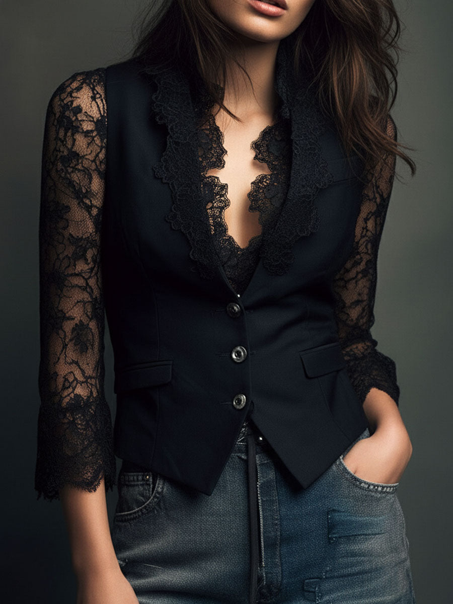 Blazer de mujer negro con botones y detalles de encaje en escote y mangas