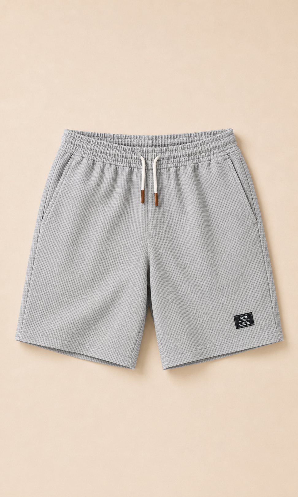 Shorts elegantes de hombre grises claros con cordón ajustable y parche