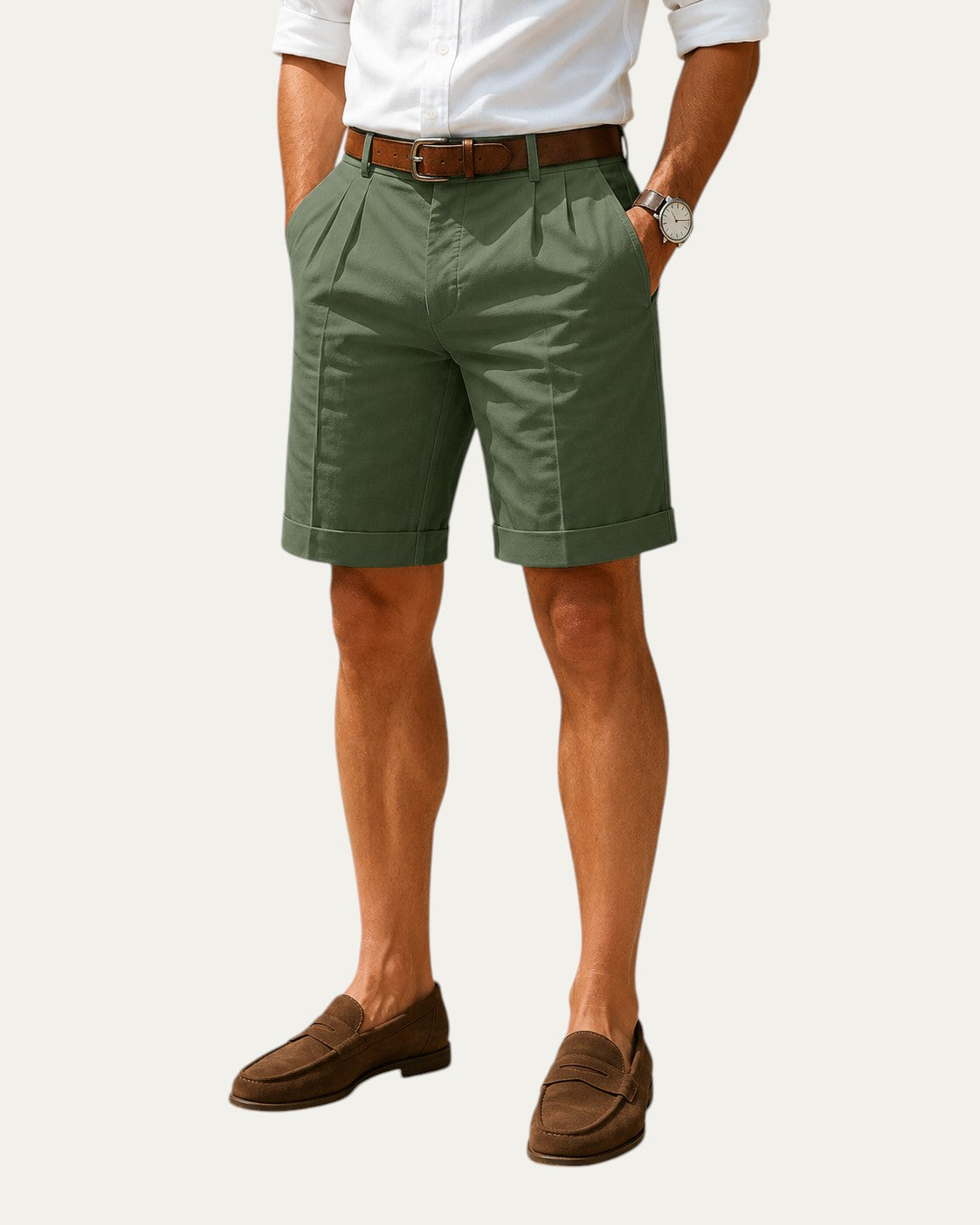 Bermudas de verano verdes con pliegues frontales y pernera recta