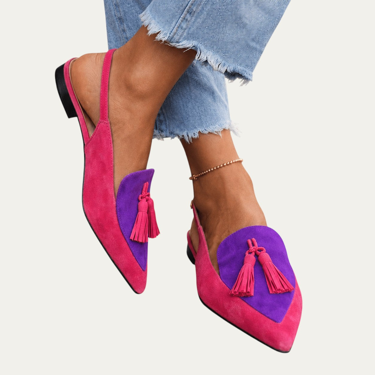 Mocasines tipo sandalia de ante fucsia con panel morado y flecos