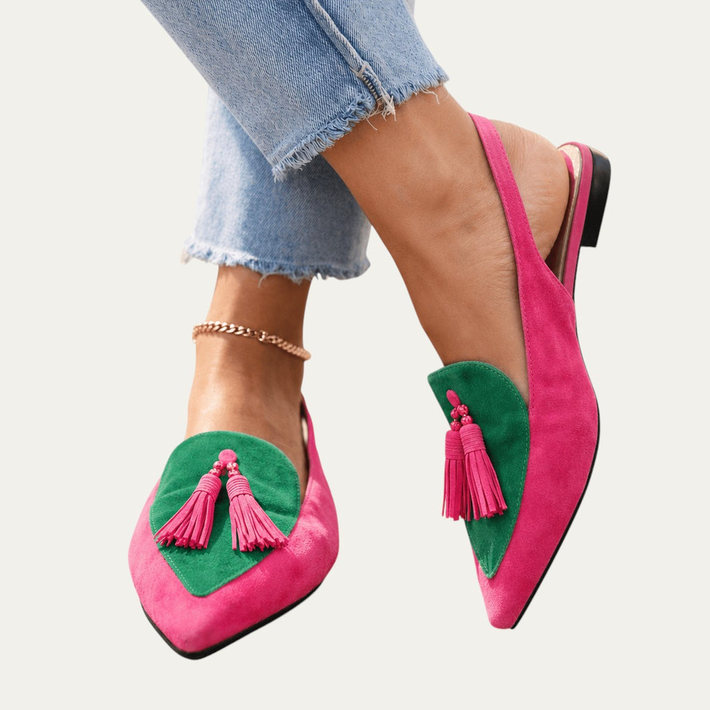 Mocasines tipo sandalia de ante fucsia con panel verde y flecos