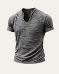 Camiseta vintage gris de manga corta con cuello en V y dobladillo desgastado