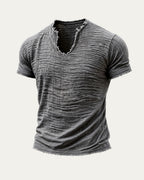 Camiseta vintage gris de manga corta con cuello en V y dobladillo desgastado