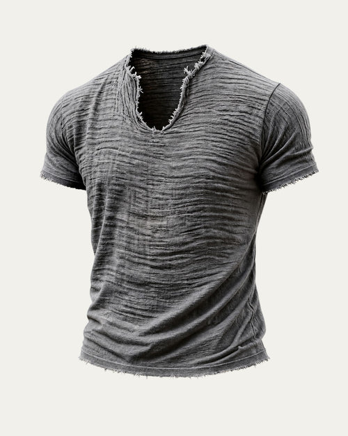 Camiseta vintage gris de manga corta con cuello en V y dobladillo desgastado