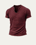 Camiseta vintage borgoña de manga corta con cuello en V y acabado desgastado