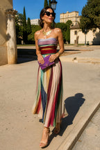 Vestido largo elegante con tirantes finos y estampado de rayas multicolor verticales