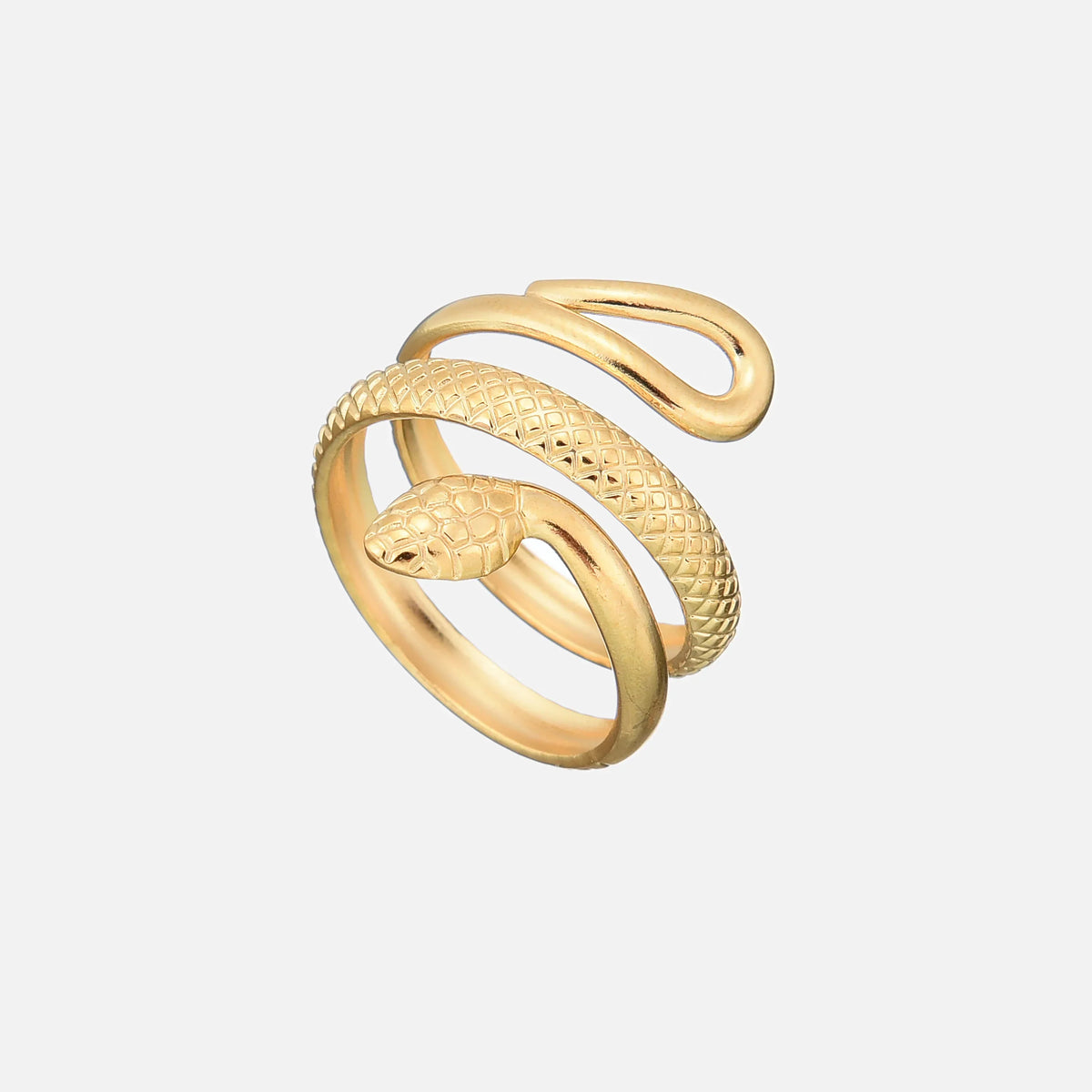 Anillo serpiente dorado con tres bandas y acabado de escamas