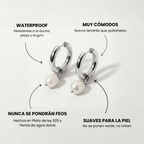 Aros plateados tipo argolla con perla blanca colgante, diseño redondeado