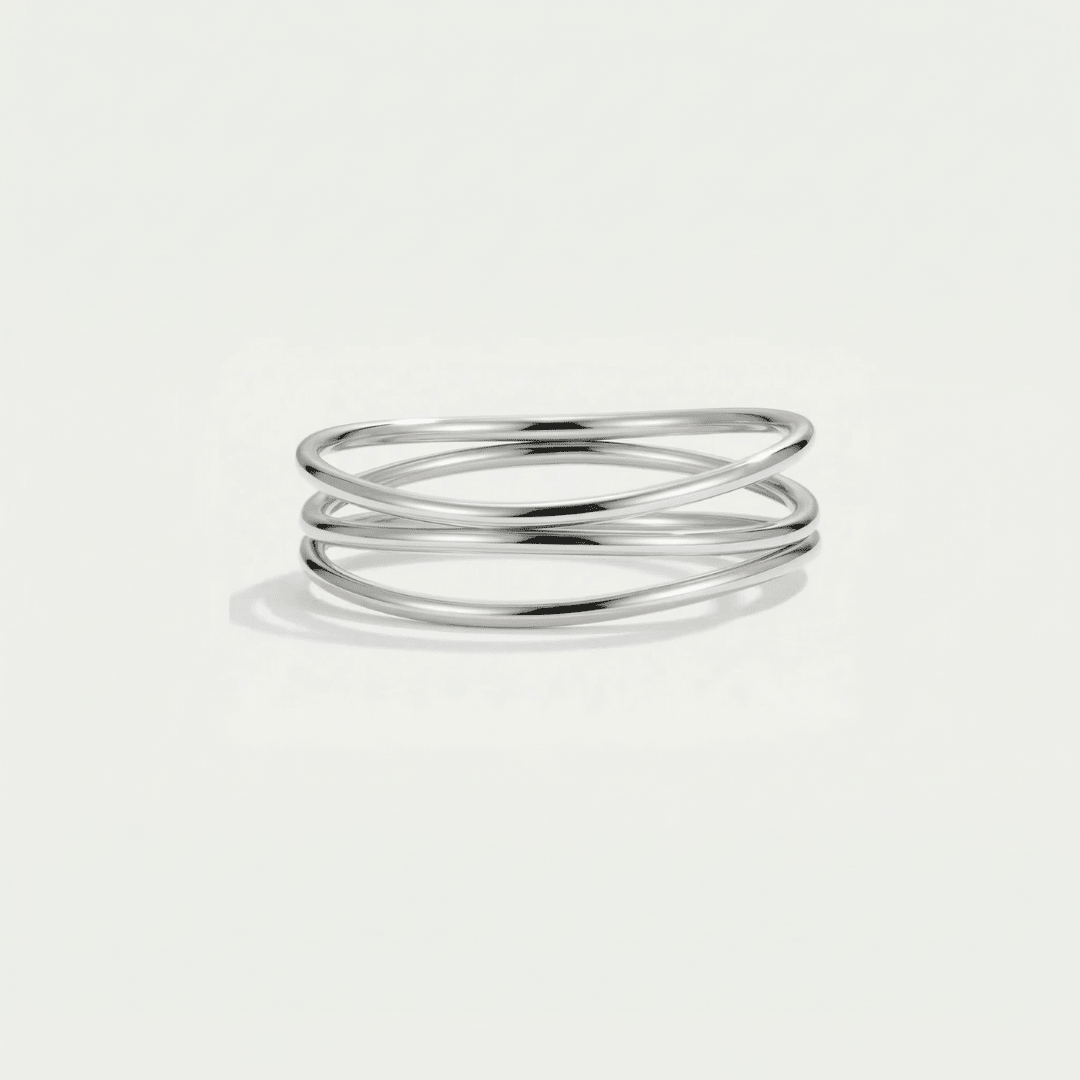 Anillo Loop plateado de triple aro, vista frontal