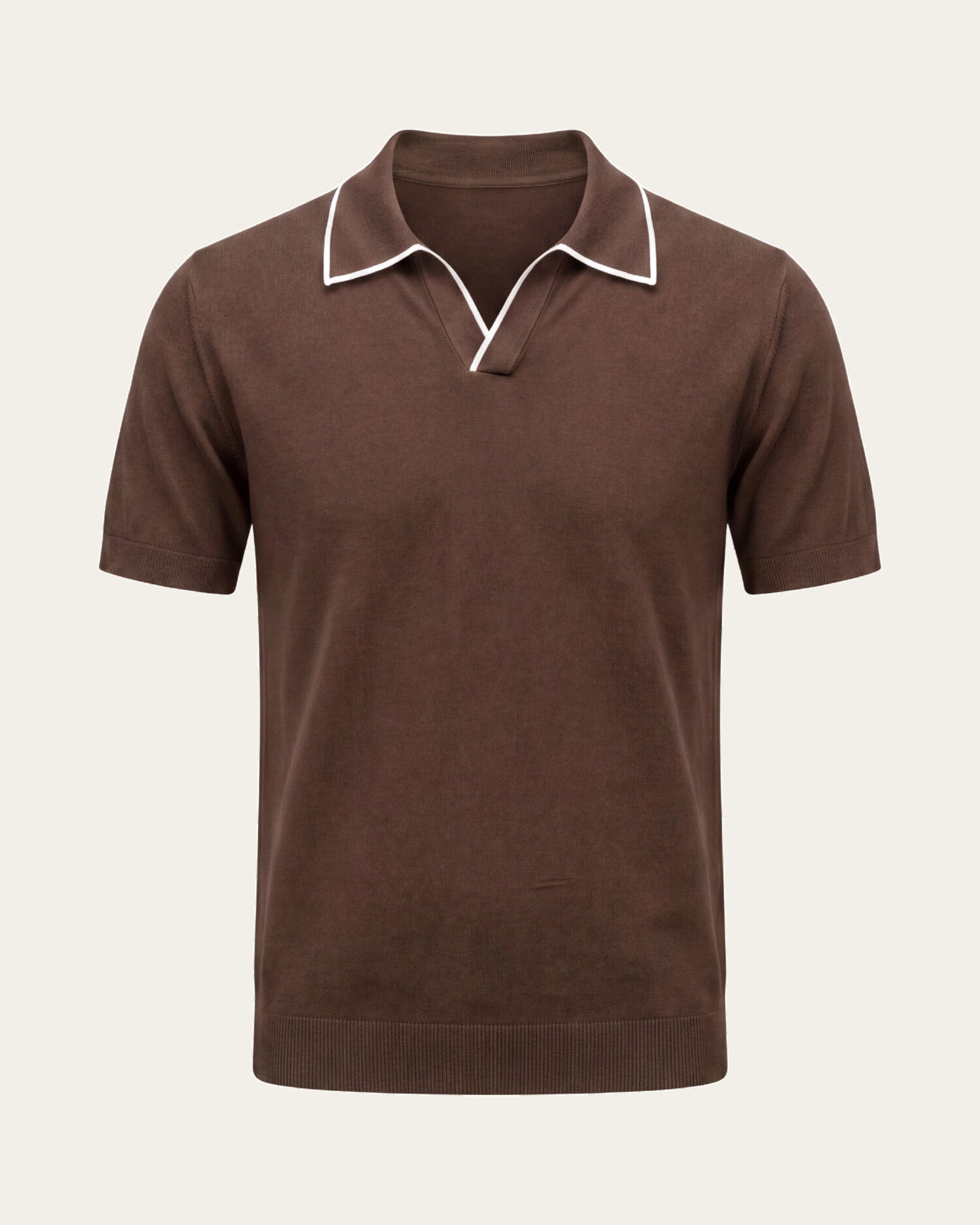 Polo café de hombre de manga corta, diseño liso con cuello blanco