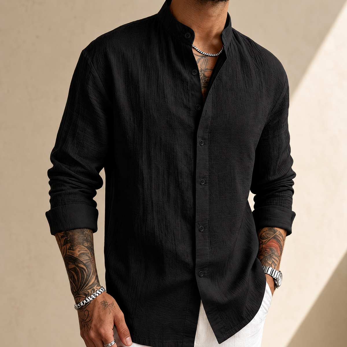 Camisa de lino negra con botones y cuello mao, manga larga.