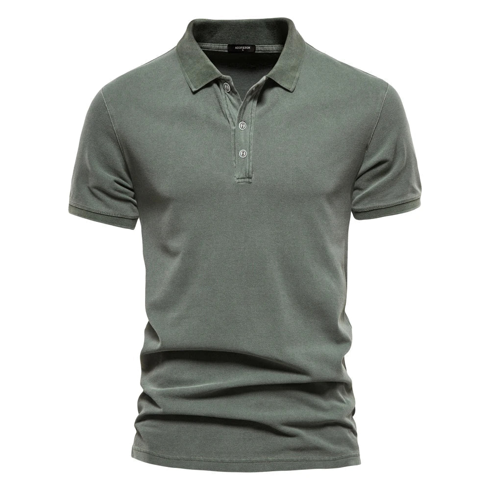 Polo de algodón verde con cuello tipo polo y tapeta de botones