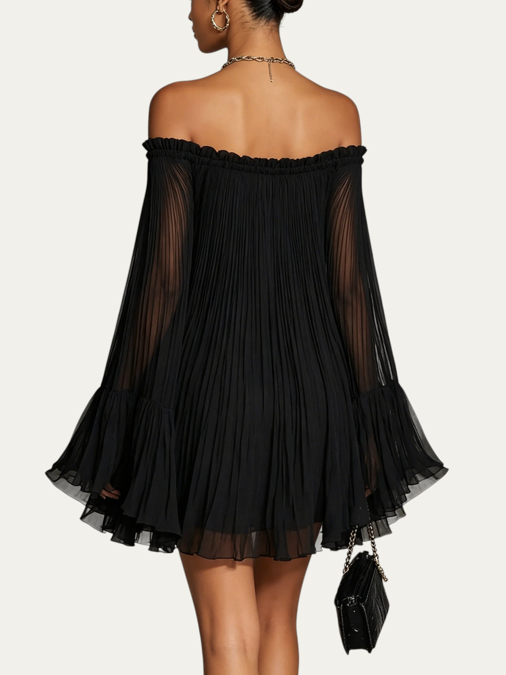 Minivestido negro con espalda descubierta y falda corta de volantes plisados