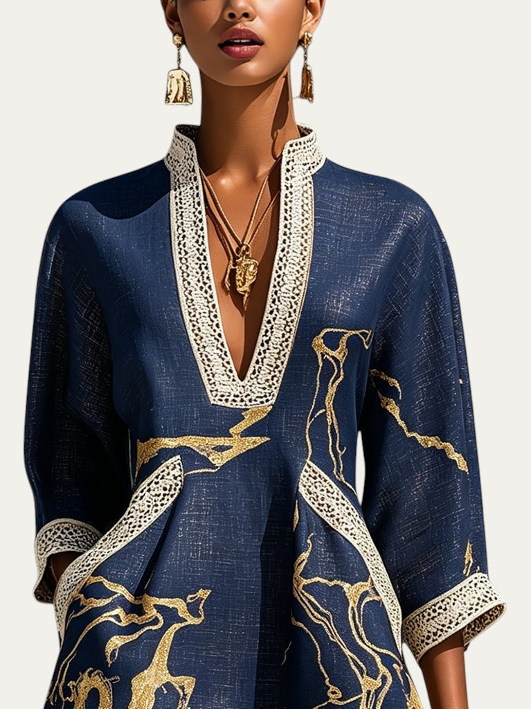 Minivestido azul marino con estampado dorado, escote V y encaje de ganchillo