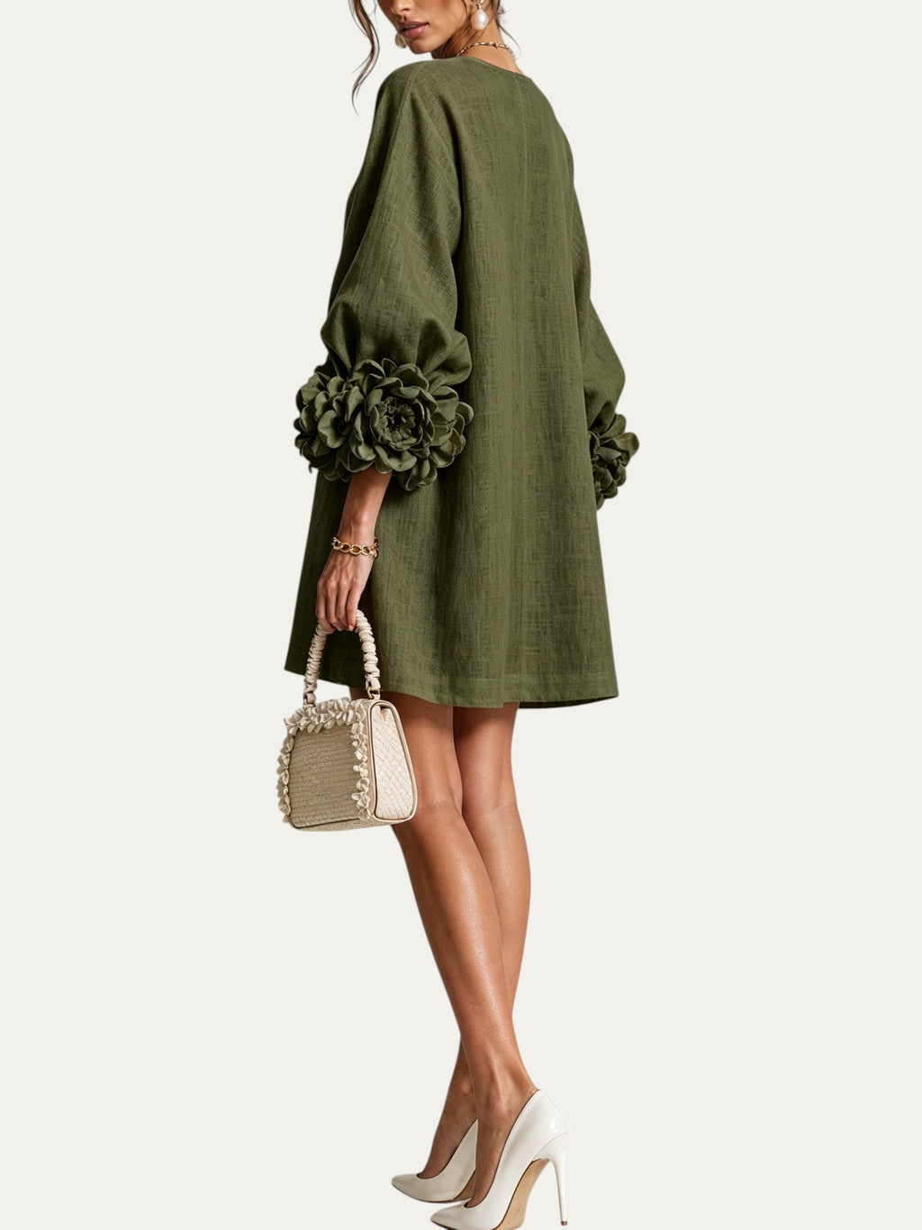 Minivestido verde oliva con botones al centro y puños grandes tipo flor