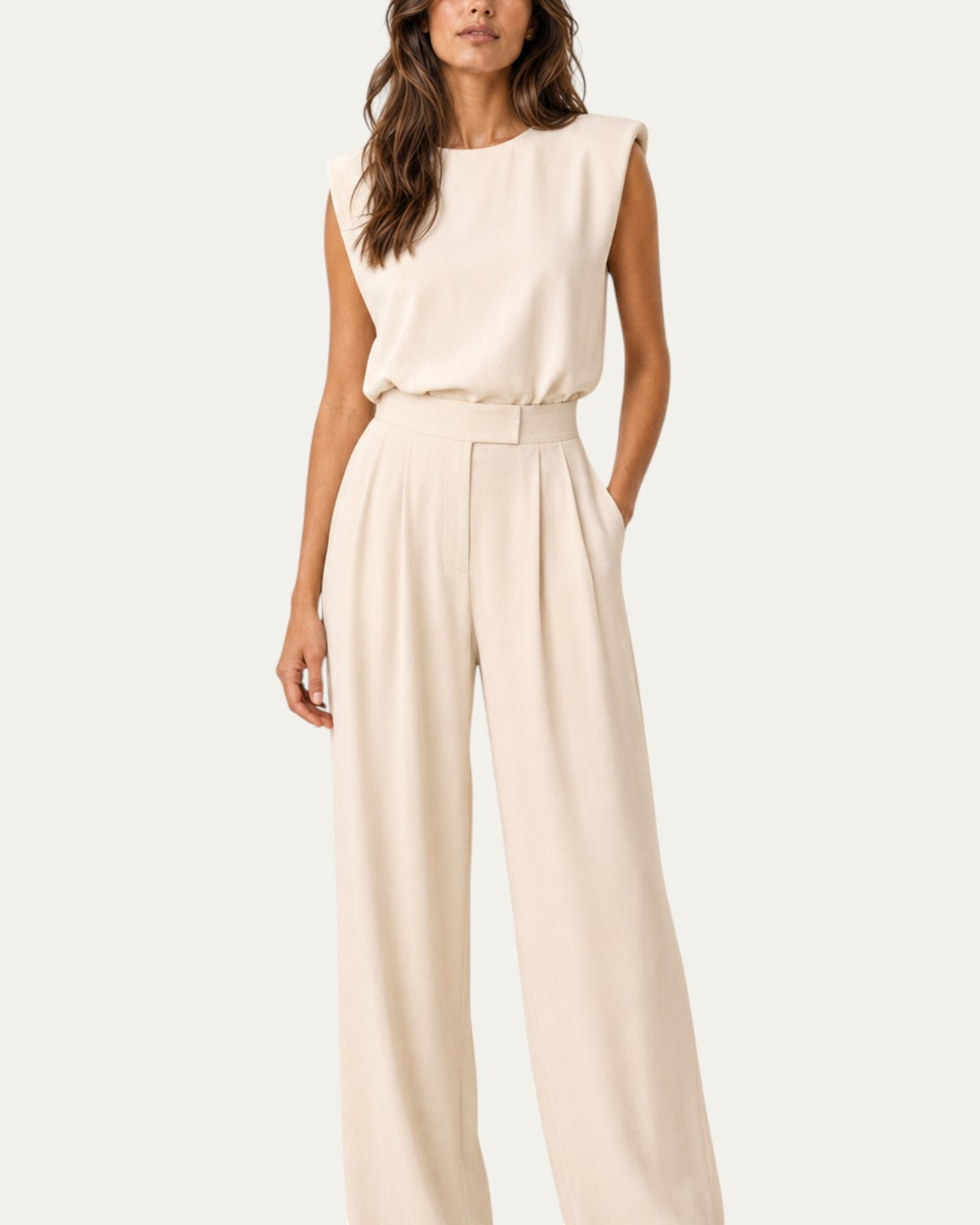 Conjunto Valentina beige: blusa sin mangas y pantalón palazzo de tiro alto con cinturón