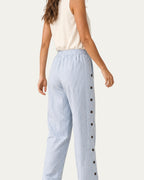 Pantalón mujer a rayas azul claro con botones laterales y cintura elástica