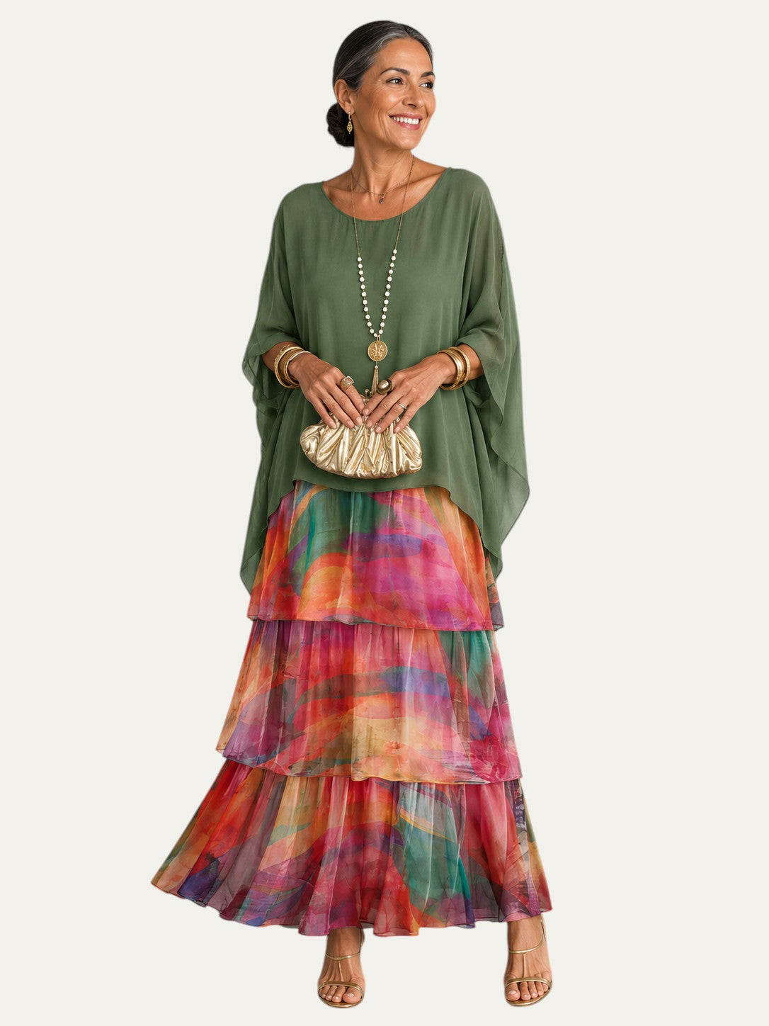 Vestido largo con parte superior verde y falda multicolor con capas de volantes.