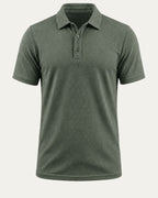 Polo ajustado verde con cuello camisero y botones, manga corta