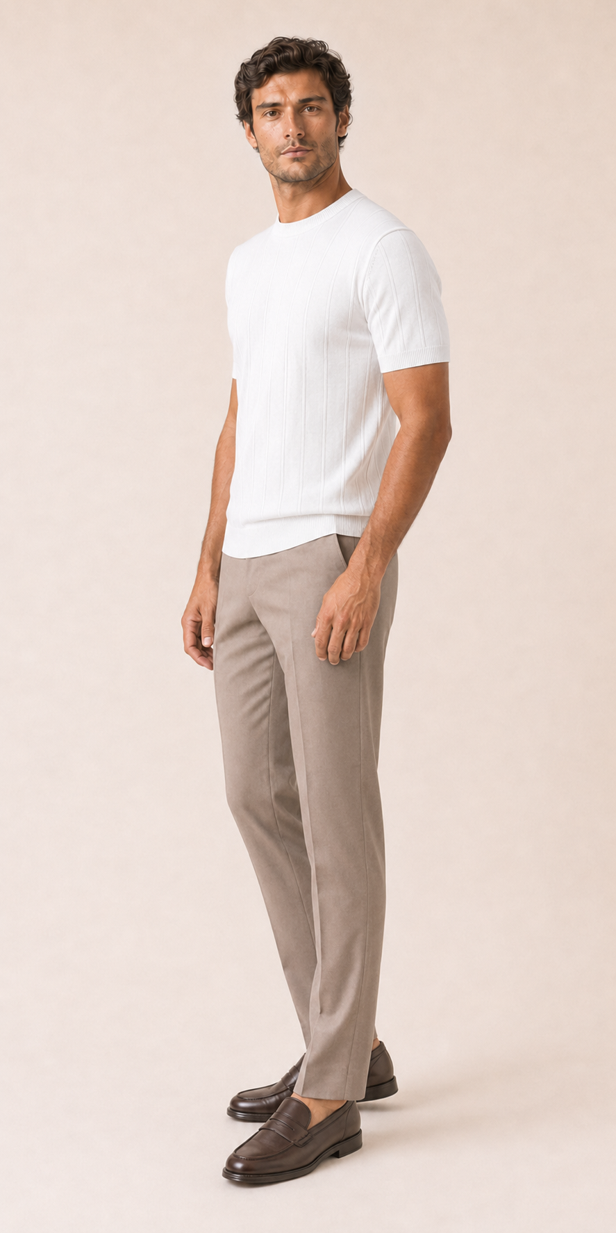 Camiseta blanca de punto, cuello redondo y manga corta