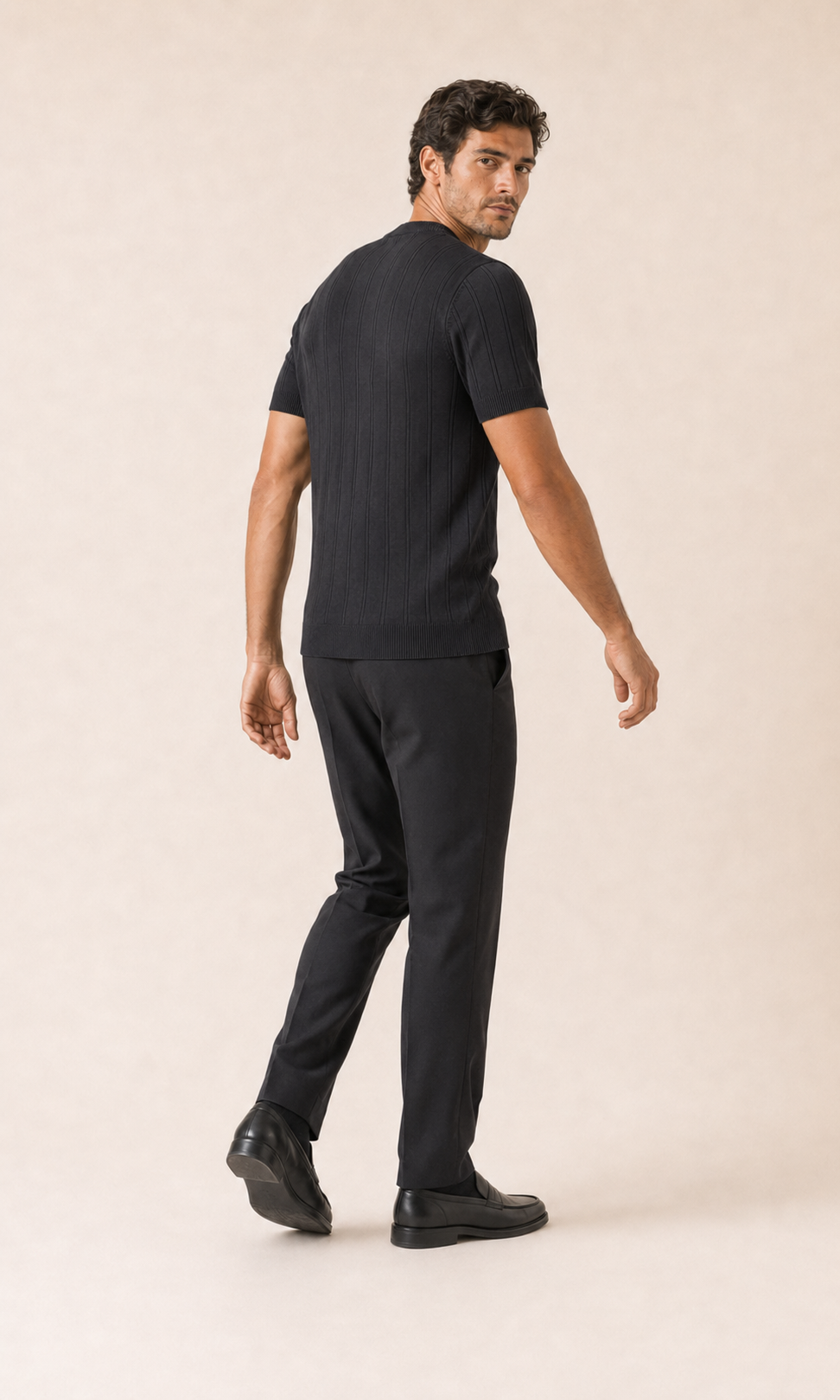Camiseta negra Punto Line de punto, vista trasera, manga corta y cuello redondo