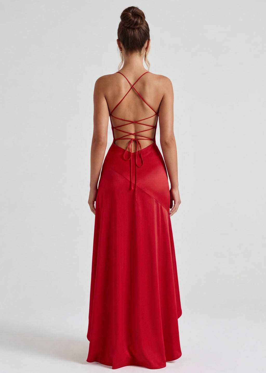 Vestido largo rojo con espalda cruzada y cordones ajustables en el centro