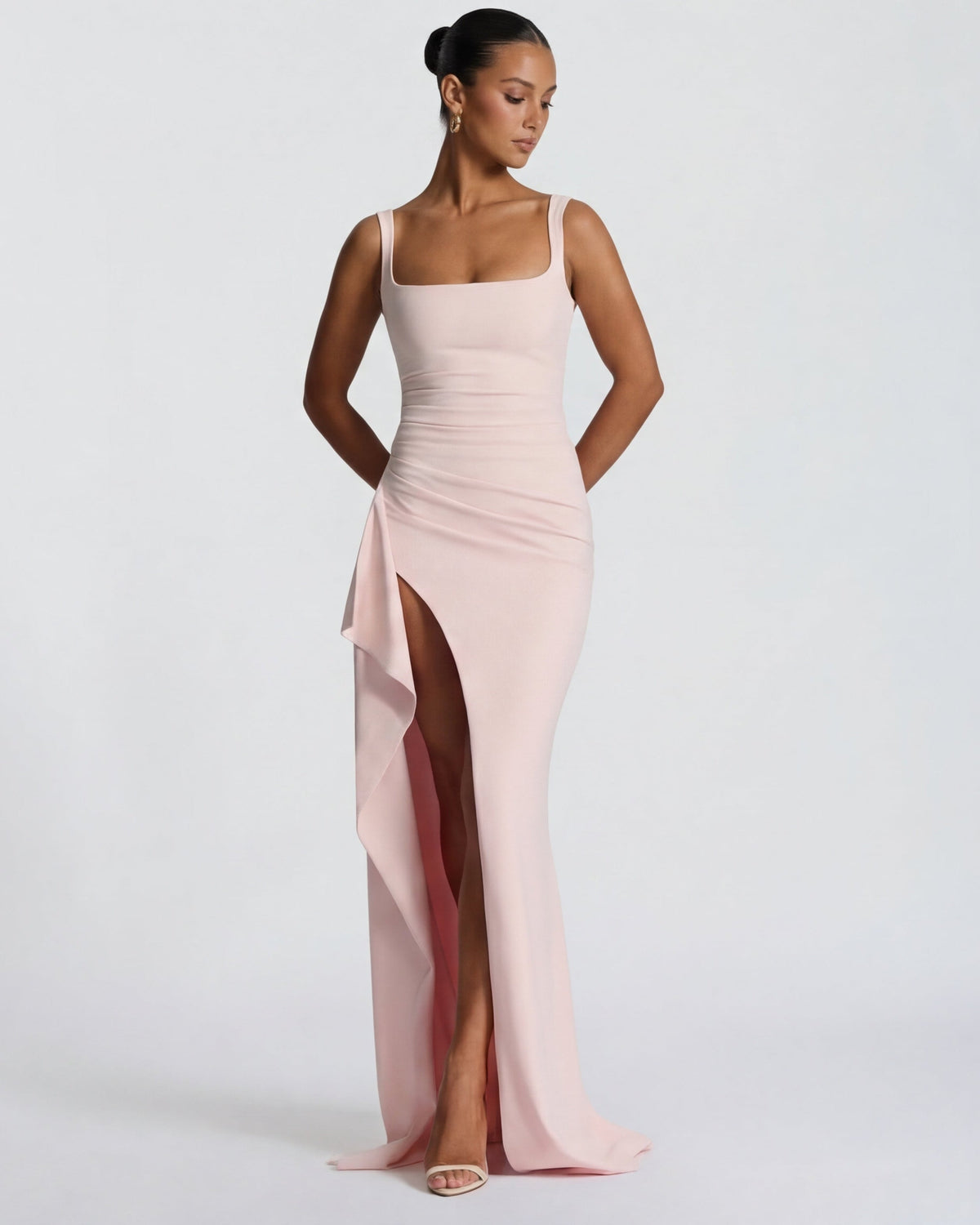 Vestido maxi FlorDeAzahar rosa claro, tirantes finos y abertura en la falda