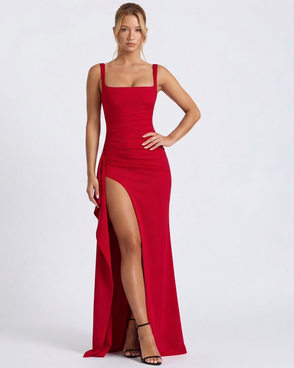 Vestido maxi rojo con tirantes finos y abertura pronunciada en la pierna