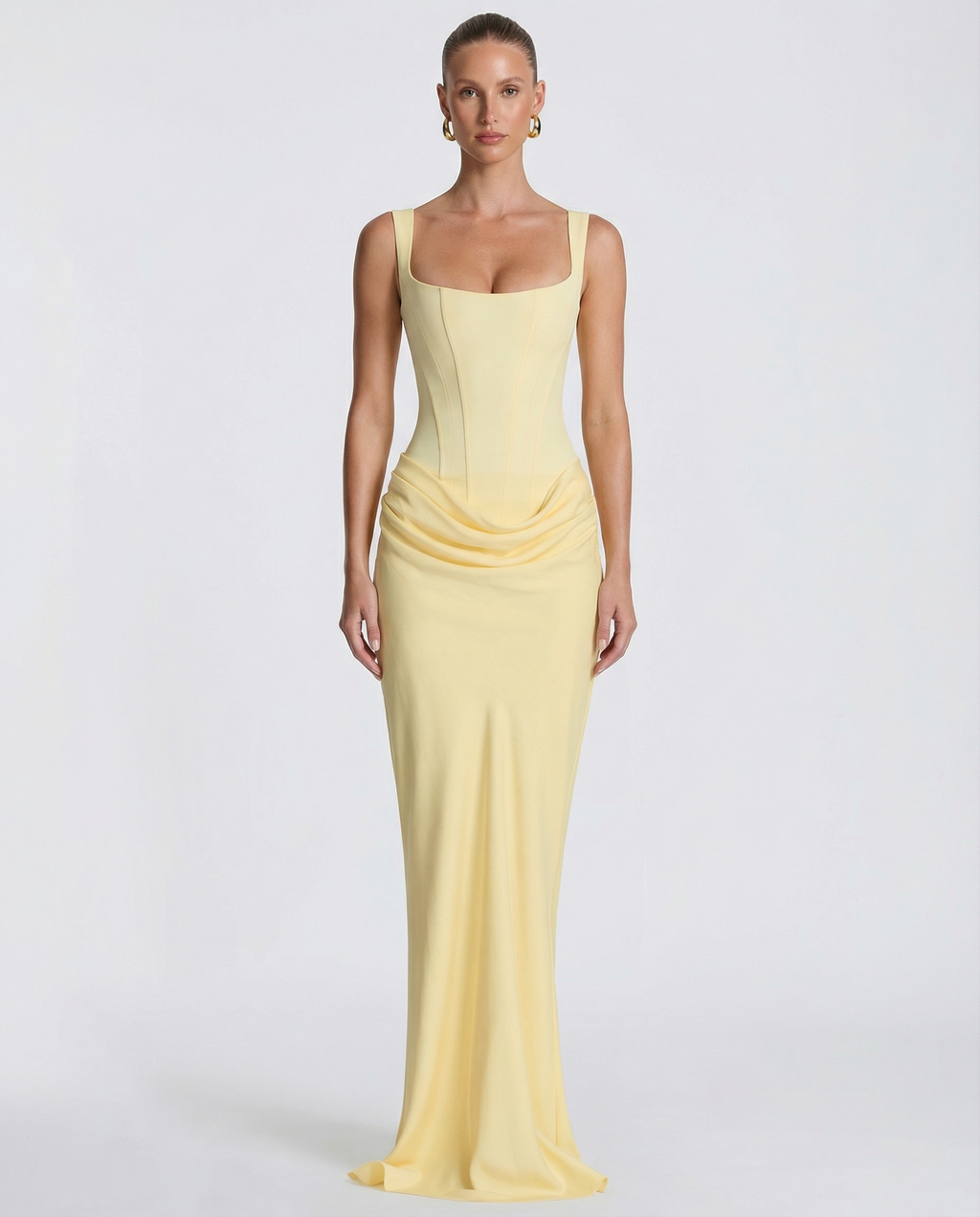 Vestido maxi amarillo claro, tirantes y drapeado en la cintura, escote cuadrado