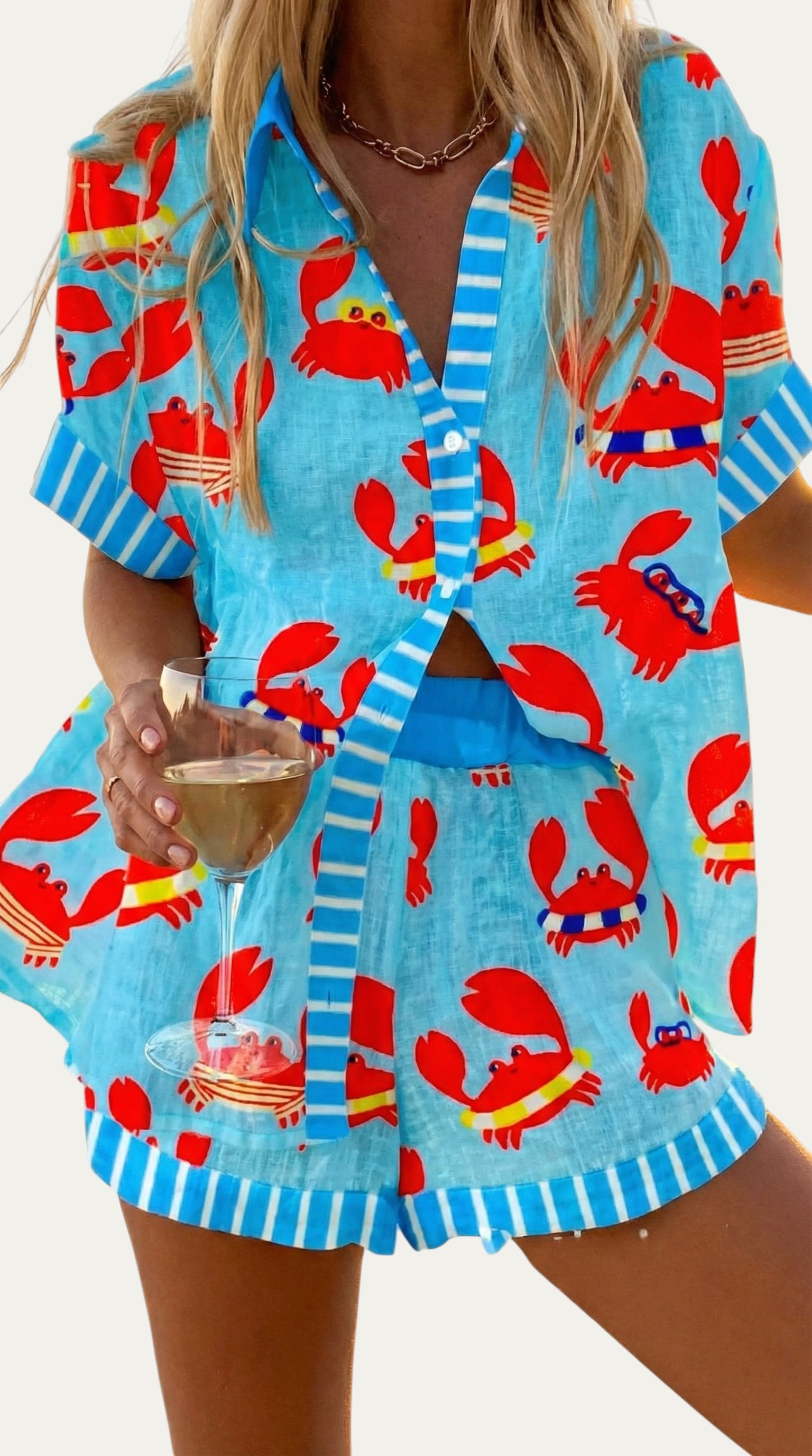 Conjunto de verano Marina: camisa azul estampada con botones y short a juego