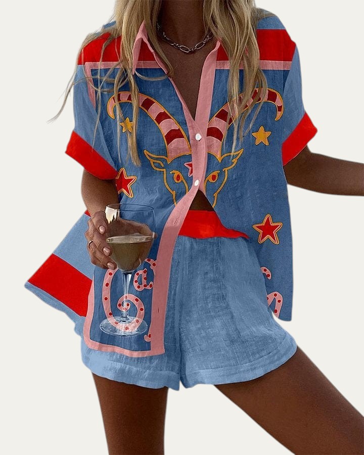 Conjunto de verano: camisa azul y shorts con estampado espacial y ribetes rojos