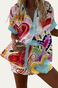 Conjunto de verano a juego multicolor, estampado abstracto con corazones y camisa con botones