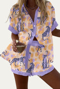 Conjunto de verano a juego: camisa y short de algodón con estampado geométrico y ribete morado